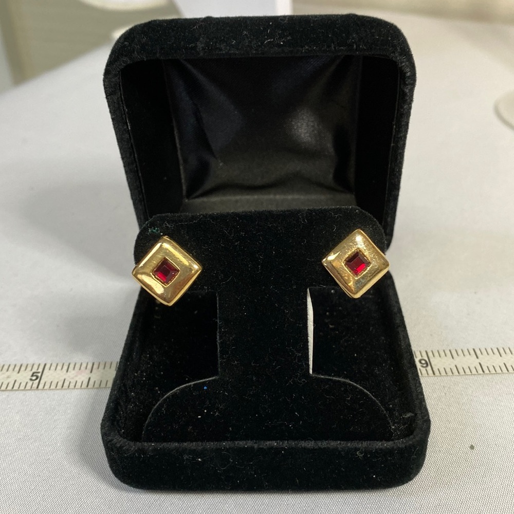 Small chic and dainty Goldtone and red stone earrings